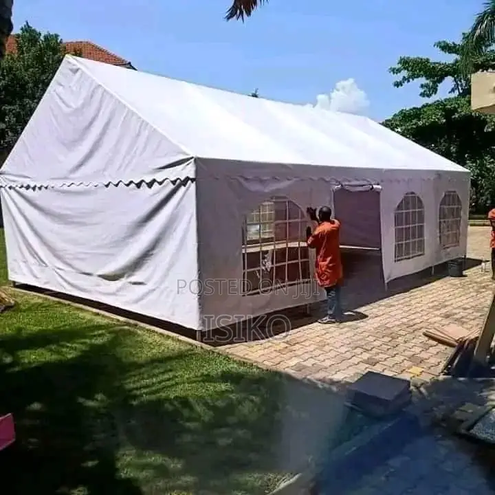 A White A_shaped Ordinary Tent