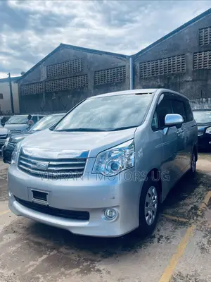 Toyota Noah 2012 Silver