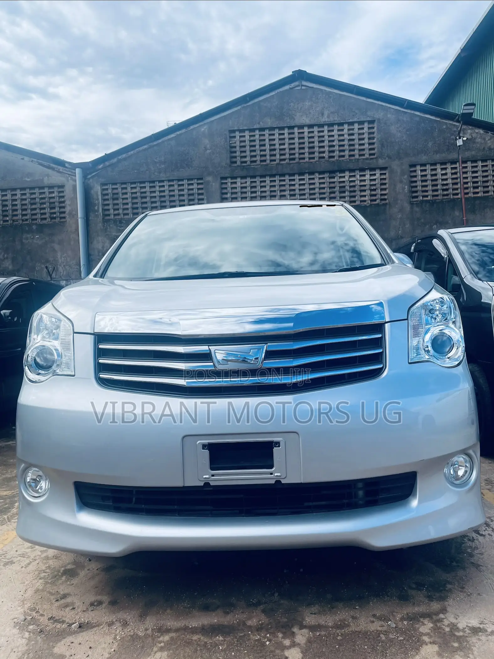 Toyota Noah 2012 Silver