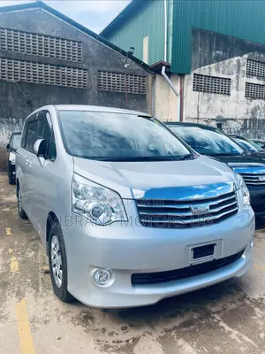 Toyota Noah 2012 Silver