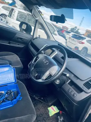 Toyota Noah 2012 Silver