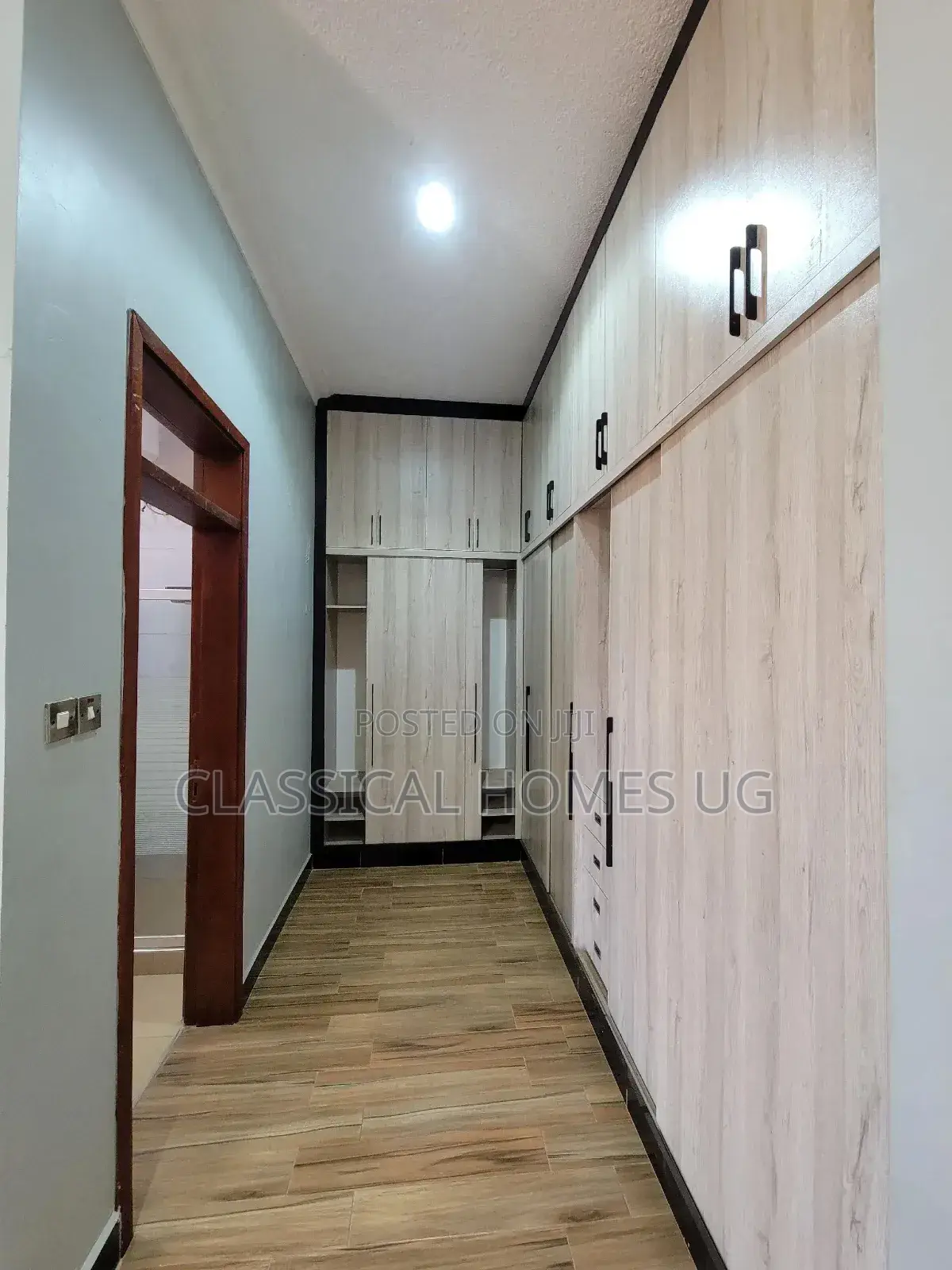 5bdrm Duplex in Akright Bwebajja, Central Division for rent