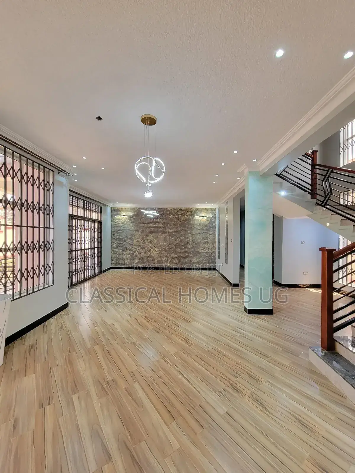 5bdrm Duplex in Akright Bwebajja, Central Division for rent