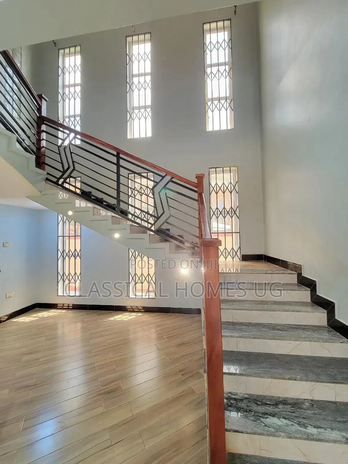 5bdrm Duplex in Akright Bwebajja, Central Division for rent