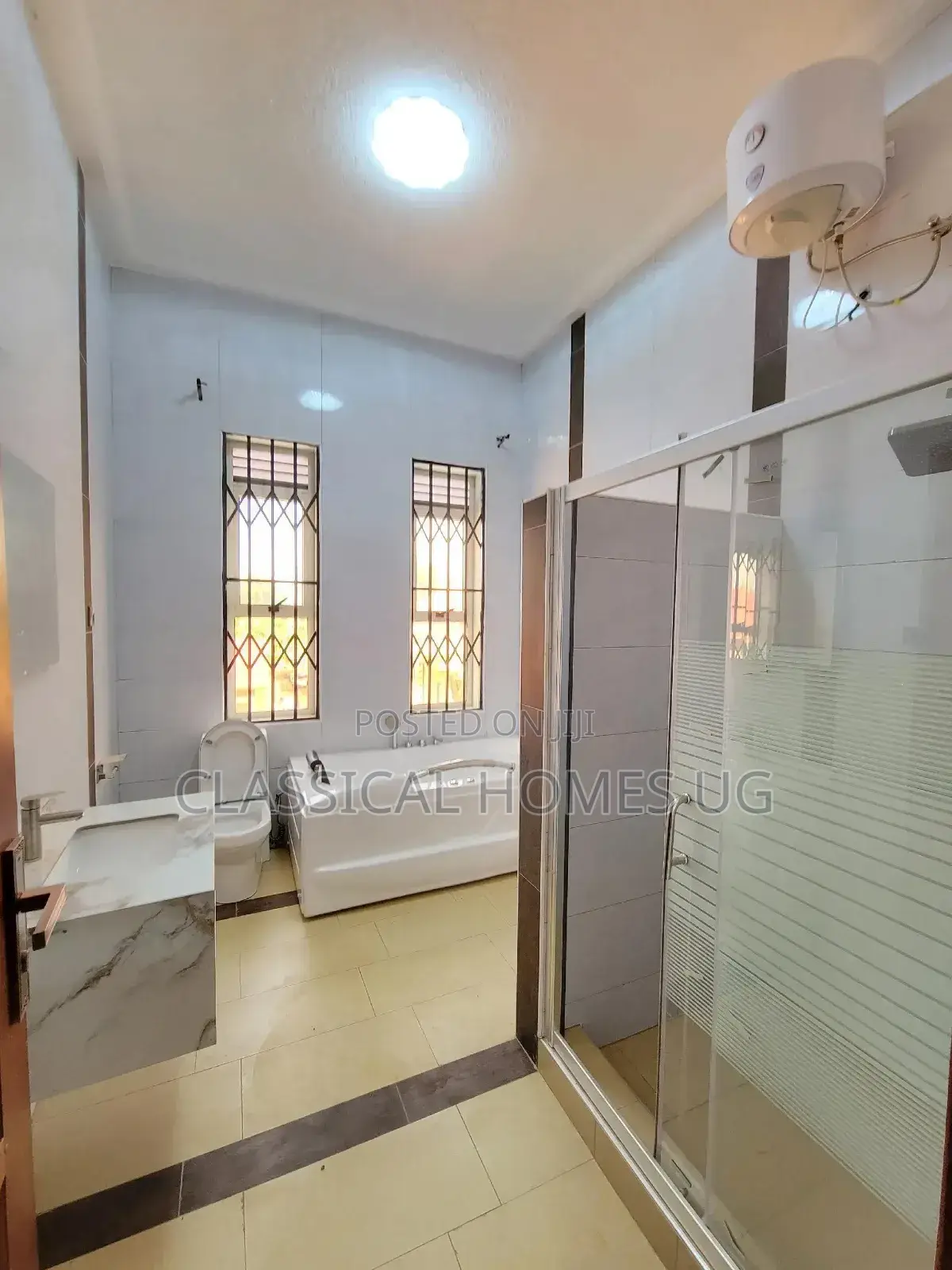 5bdrm Duplex in Akright Bwebajja, Central Division for rent