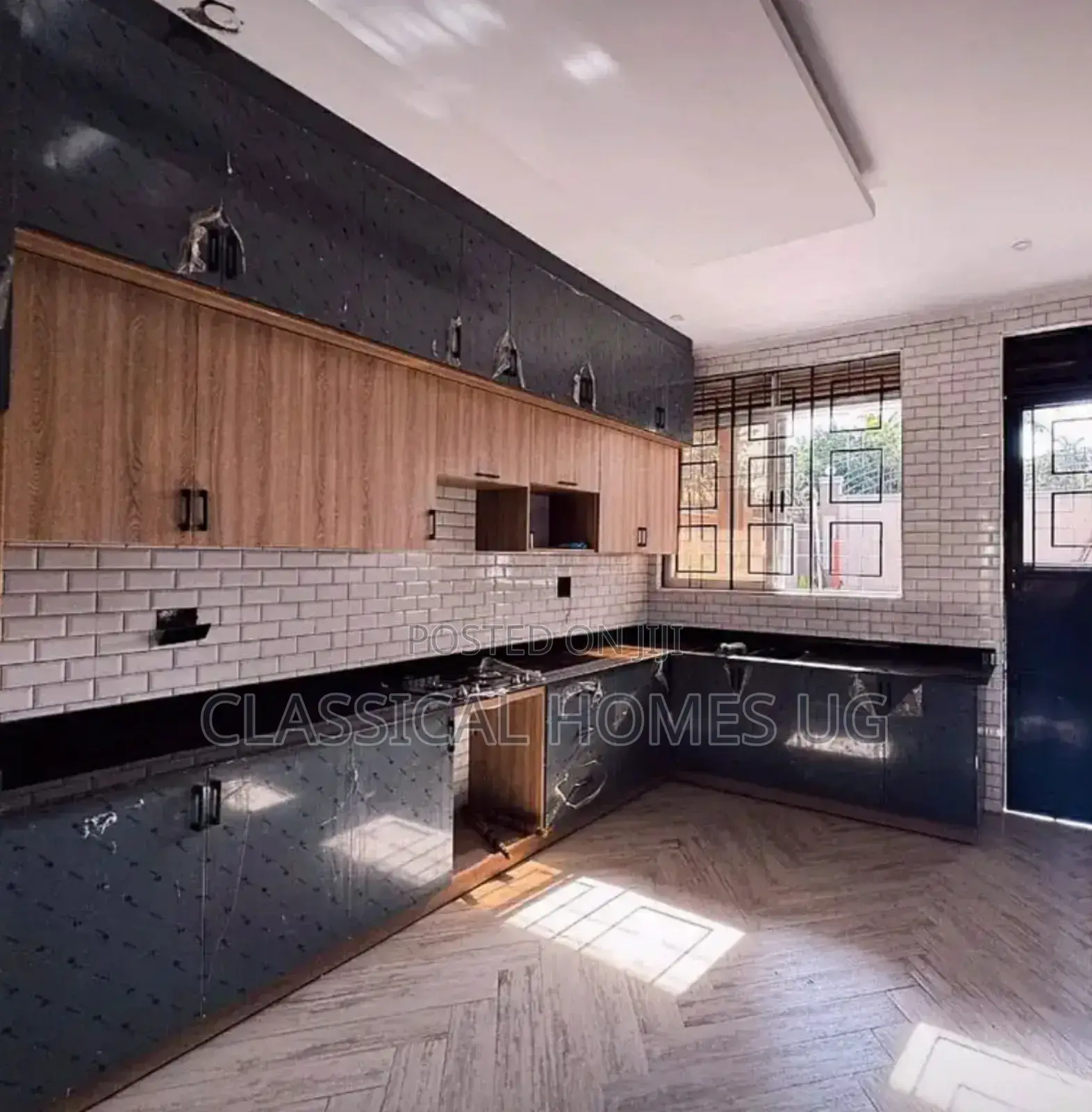 5bdrm Duplex in Akright Bwebajja, Central Division for rent