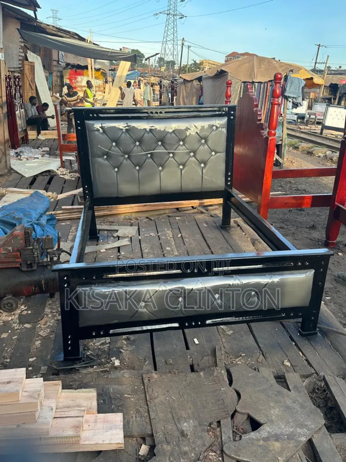 5x6 Bed in Black Andgray Leather