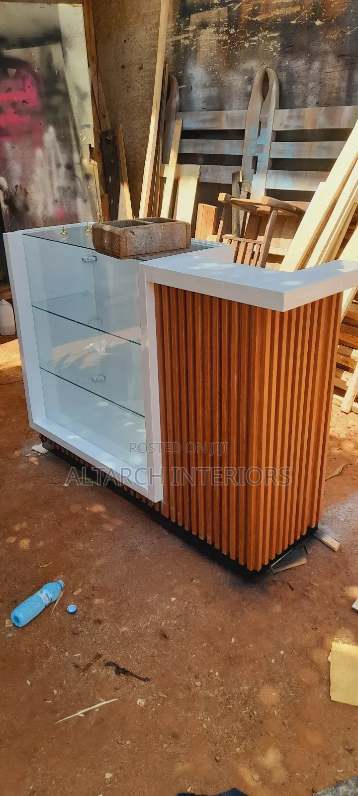 Well Furnished Classic Reception Counter in White With Glass Shelves
