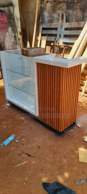Well Furnished Classic Reception Counter in White With Glass Shelves