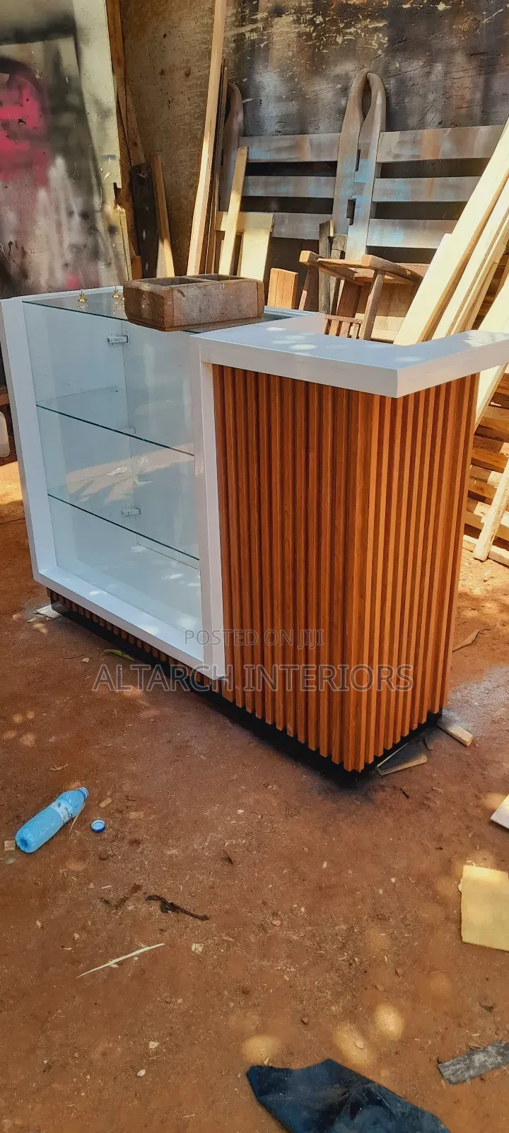 Well Furnished Classic Reception Counter in White With Glass Shelves