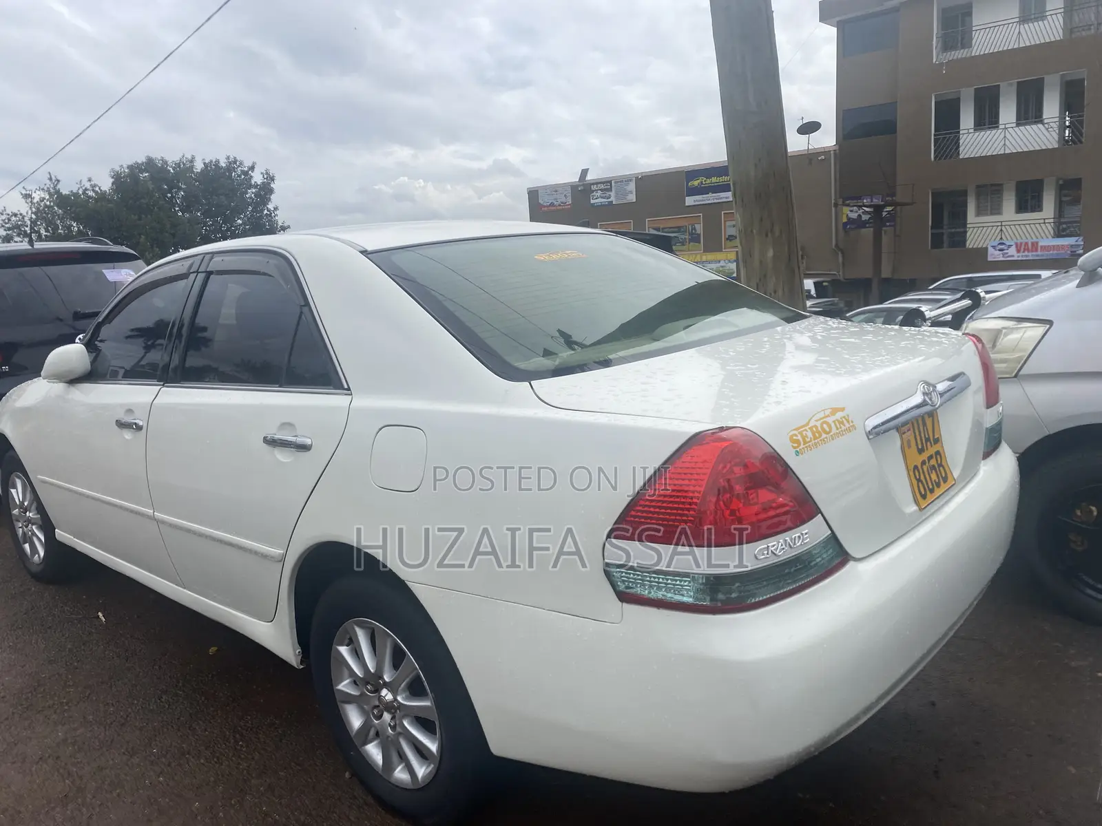 Toyota Mark II Qualis 2000 White
