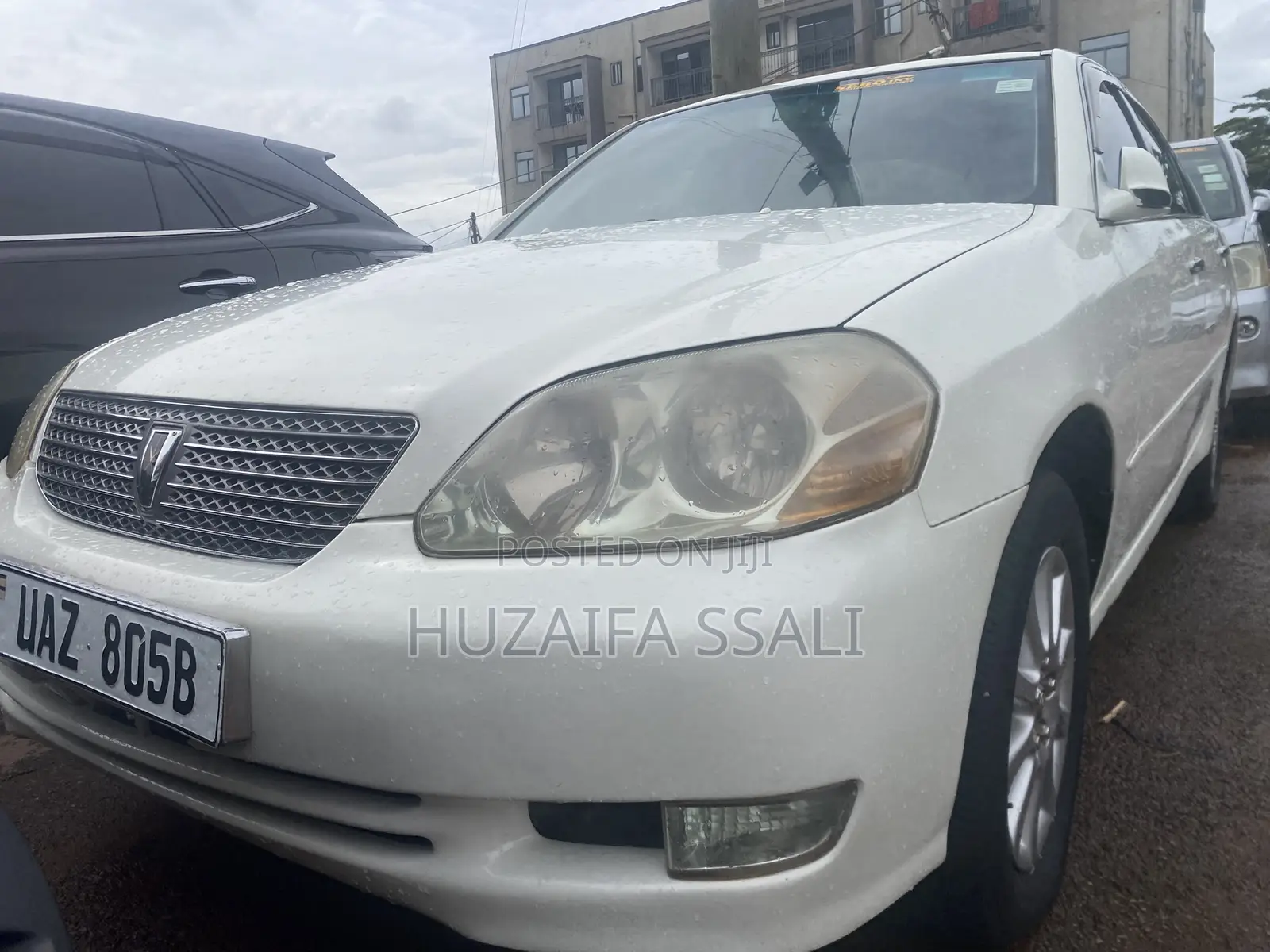 Toyota Mark II Qualis 2000 White