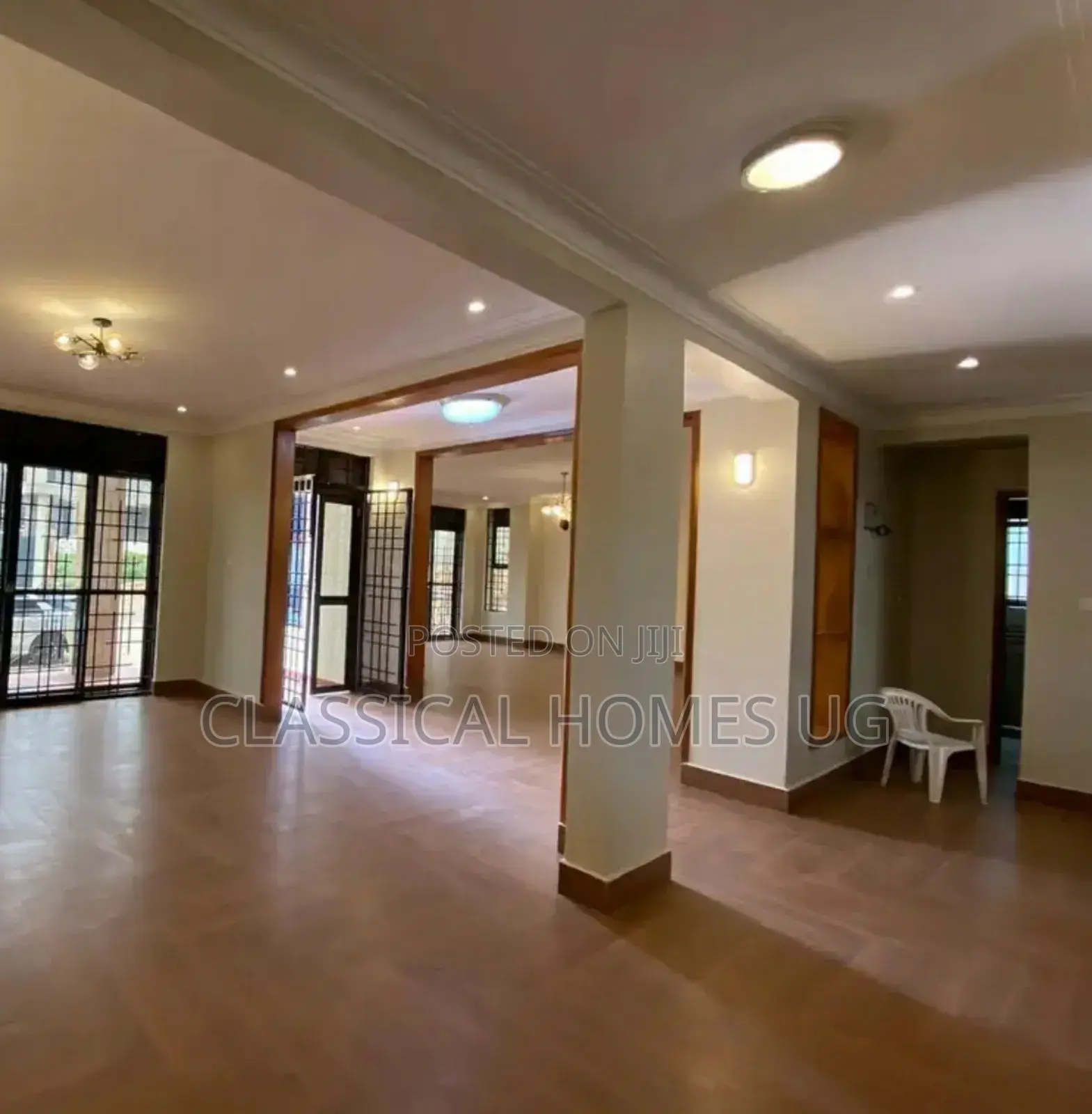 5bdrm Duplex in Akright Bwebajja, Central Division for rent