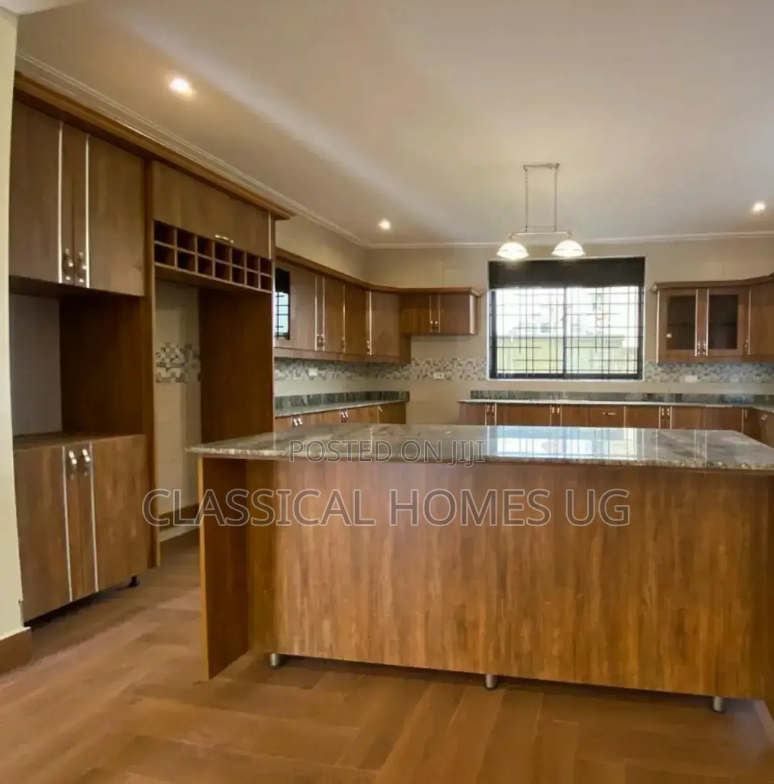 5bdrm Duplex in Akright Bwebajja, Central Division for rent
