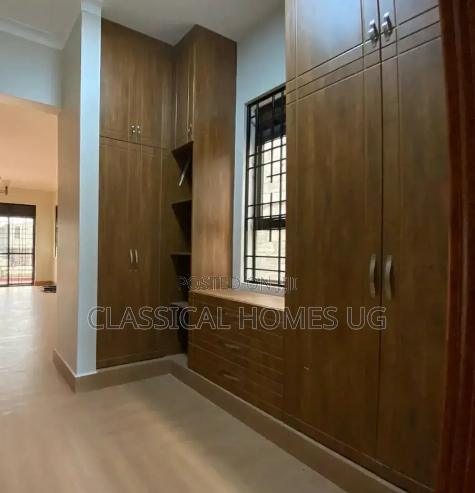 5bdrm Duplex in Akright Bwebajja, Central Division for rent