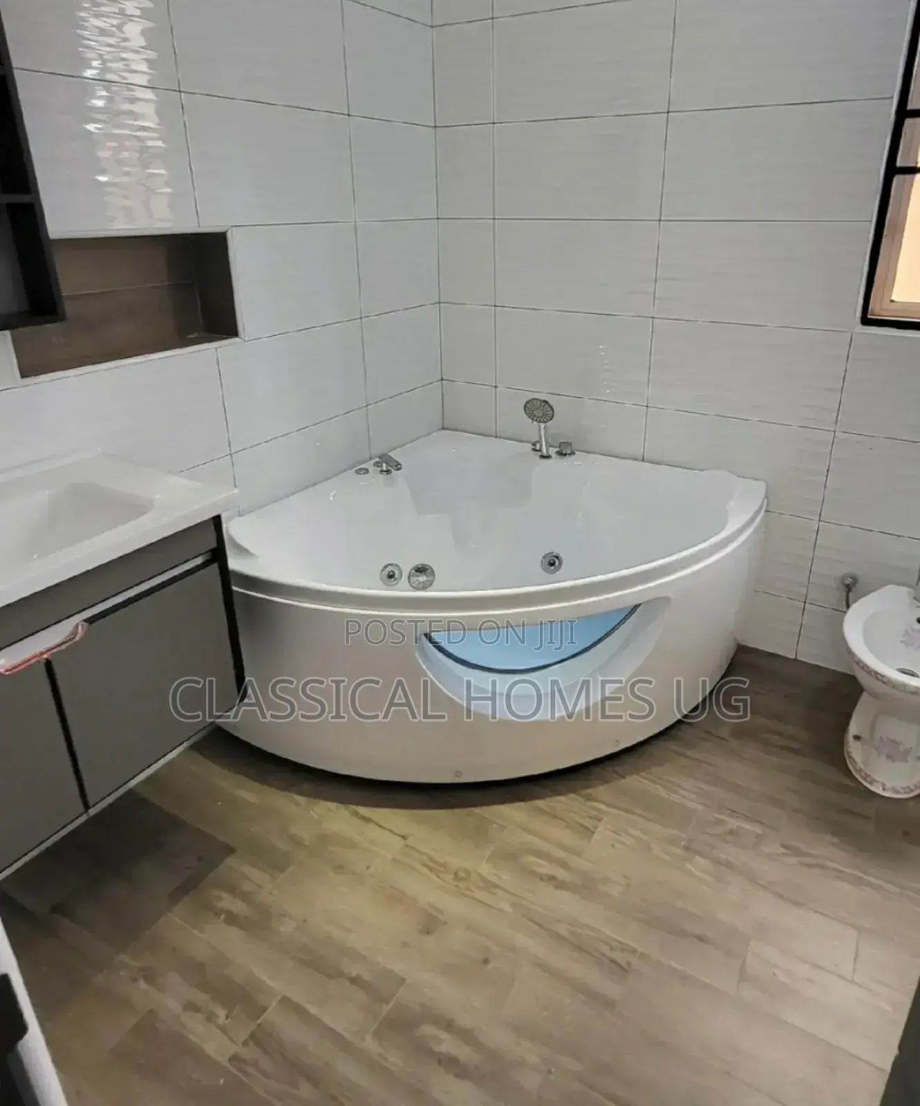 5bdrm Duplex in Akright Bwebajja, Central Division for rent