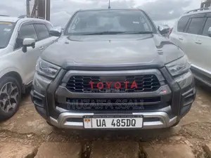 Toyota Hilux 2022 Burgundy