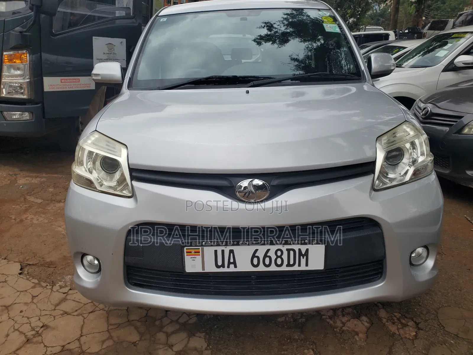 Toyota Sienta 2012 Silver