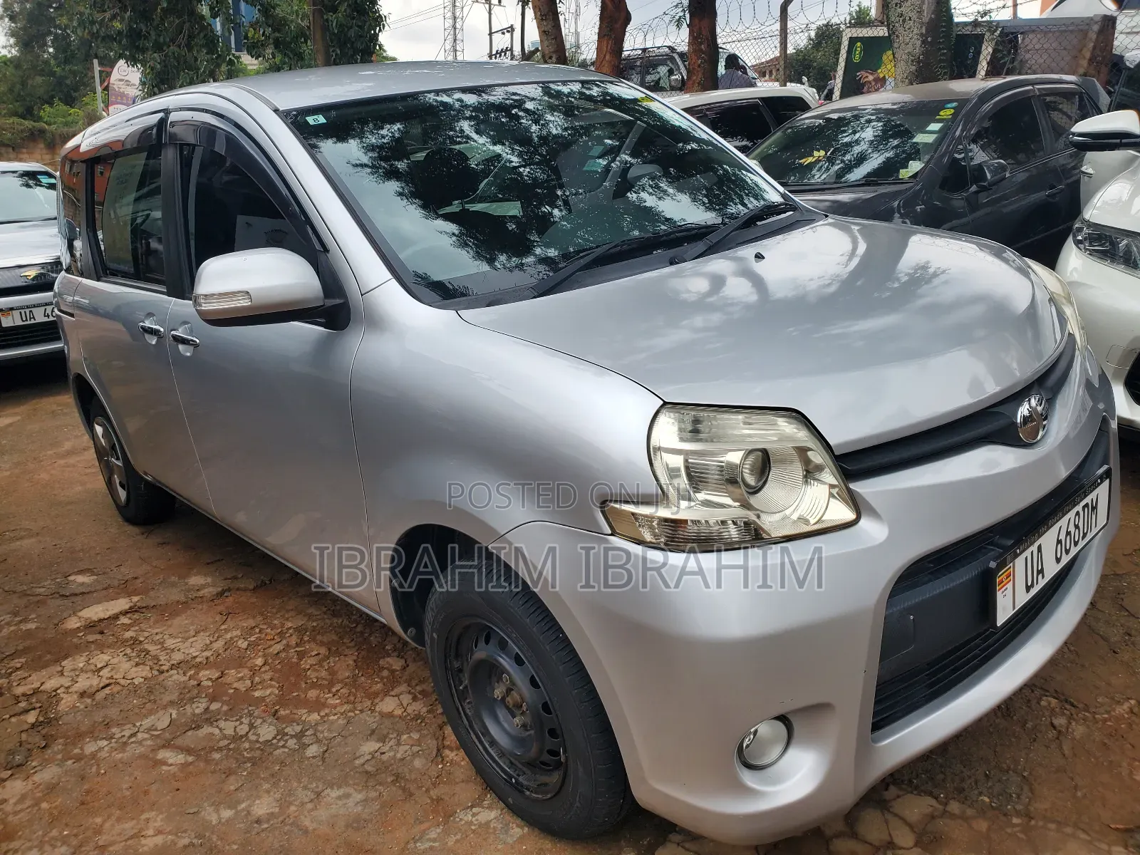 Toyota Sienta 2012 Silver