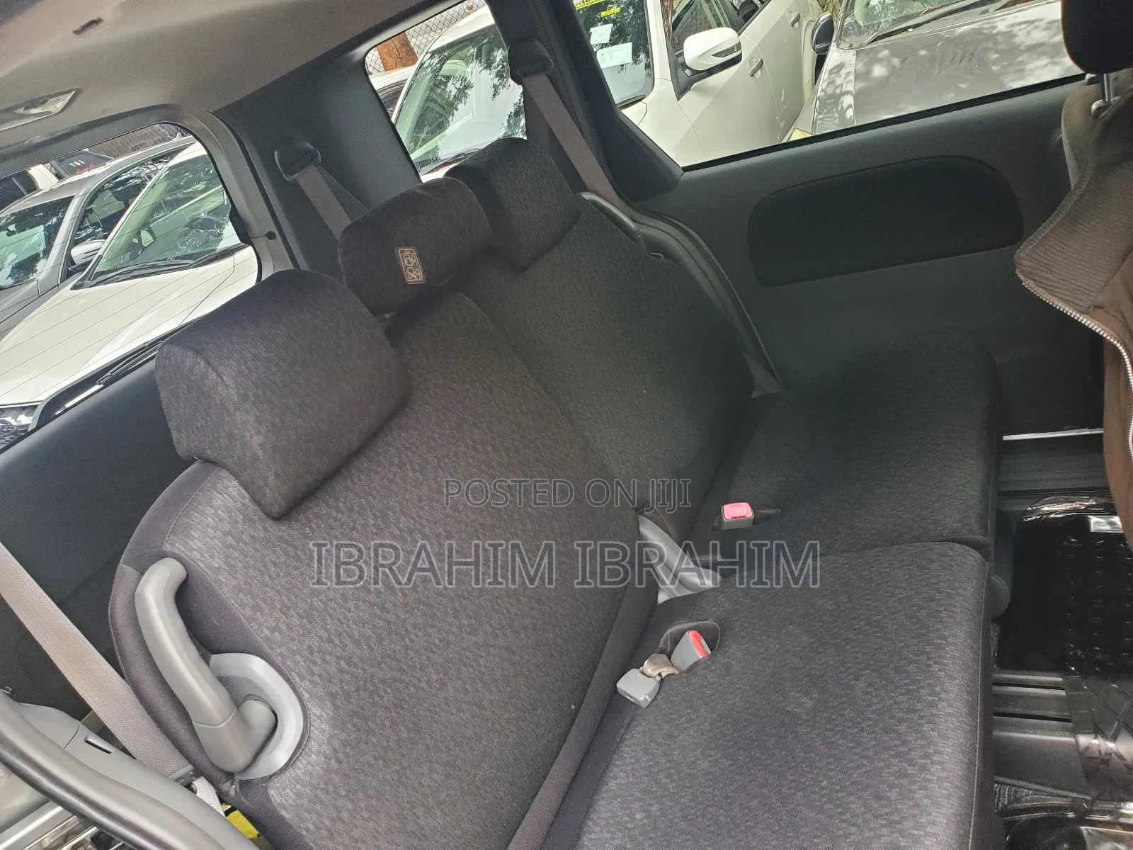 Toyota Sienta 2012 Silver