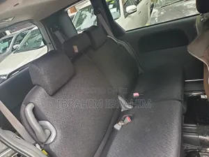 Toyota Sienta 2012 Silver