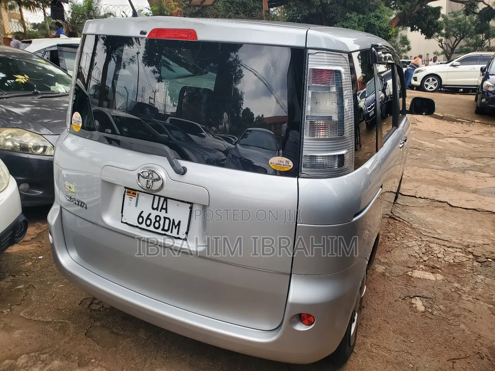 Toyota Sienta 2012 Silver