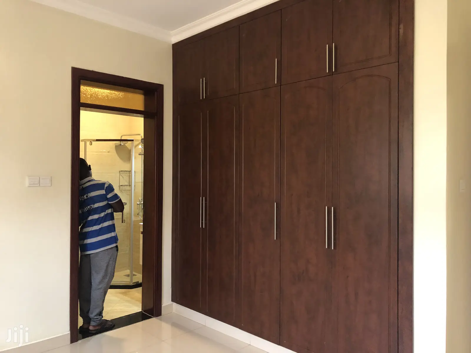 Kirinya House In All Tarmacked Neighborhood For Sale