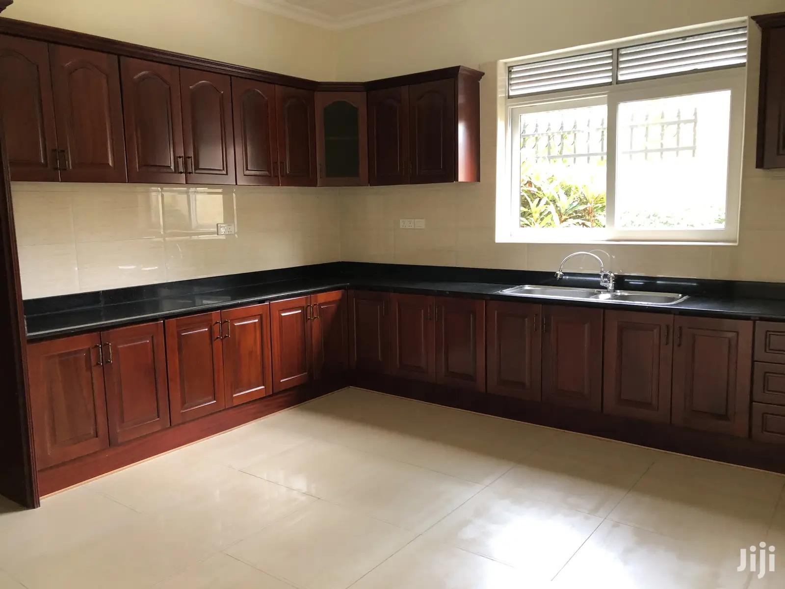 Kirinya House In All Tarmacked Neighborhood For Sale