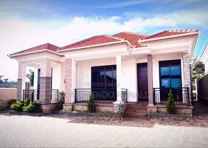 5bdrm House in Kyaliwajara, Nakawa for sale