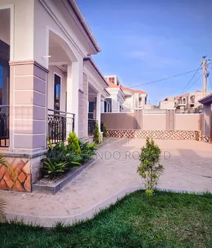 5bdrm House in Kyaliwajara, Nakawa for sale