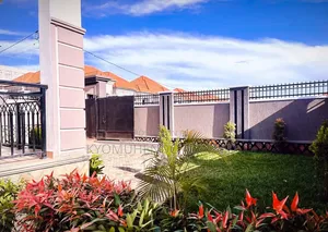 5bdrm House in Kyaliwajara, Nakawa for sale