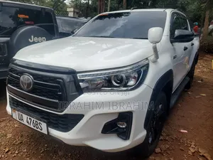Toyota Hilux 2021 White
