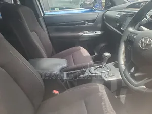 Toyota Hilux 2021 White
