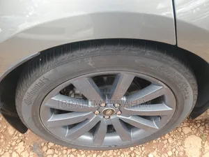 Land Rover Range Rover Velar 2017 Gold