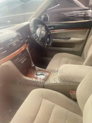 Toyota Mark II Qualis 2000 White