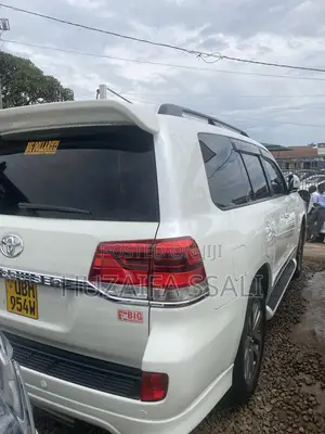 Toyota Land Cruiser Prado 2011 White