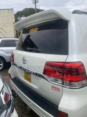 Toyota Land Cruiser Prado 2011 White