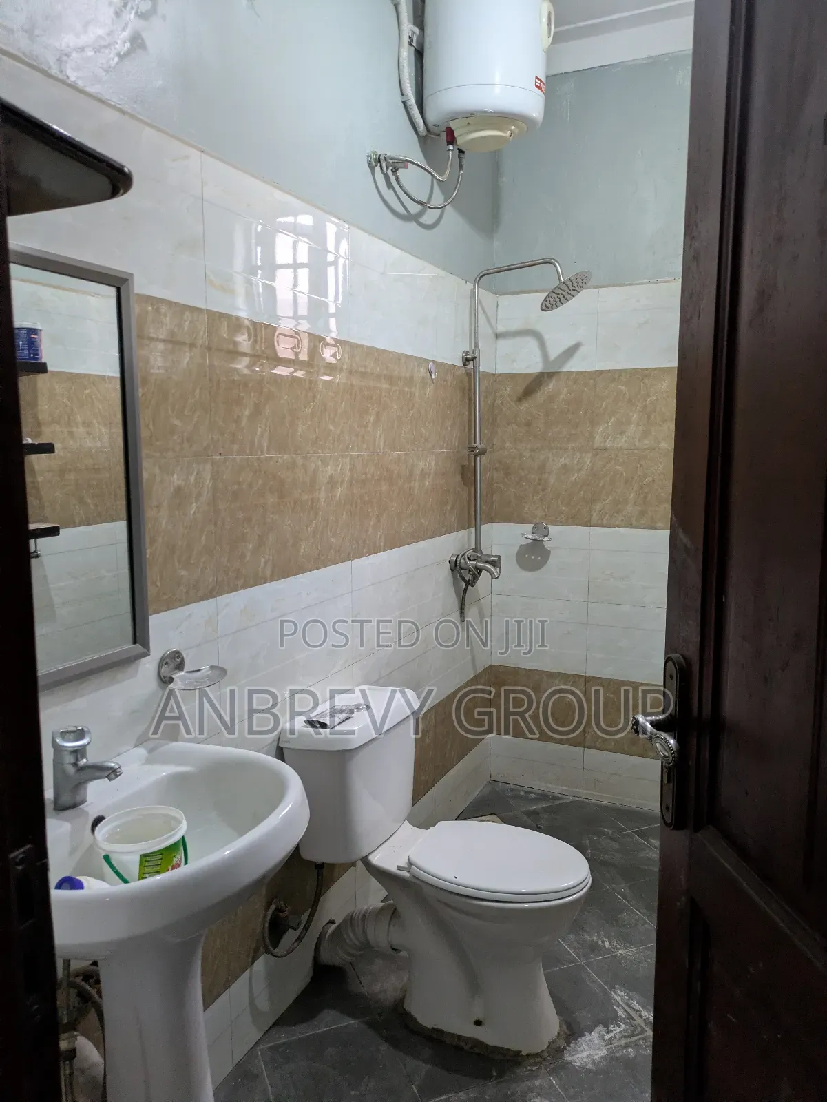 3bdrm Condo in Kira for sale