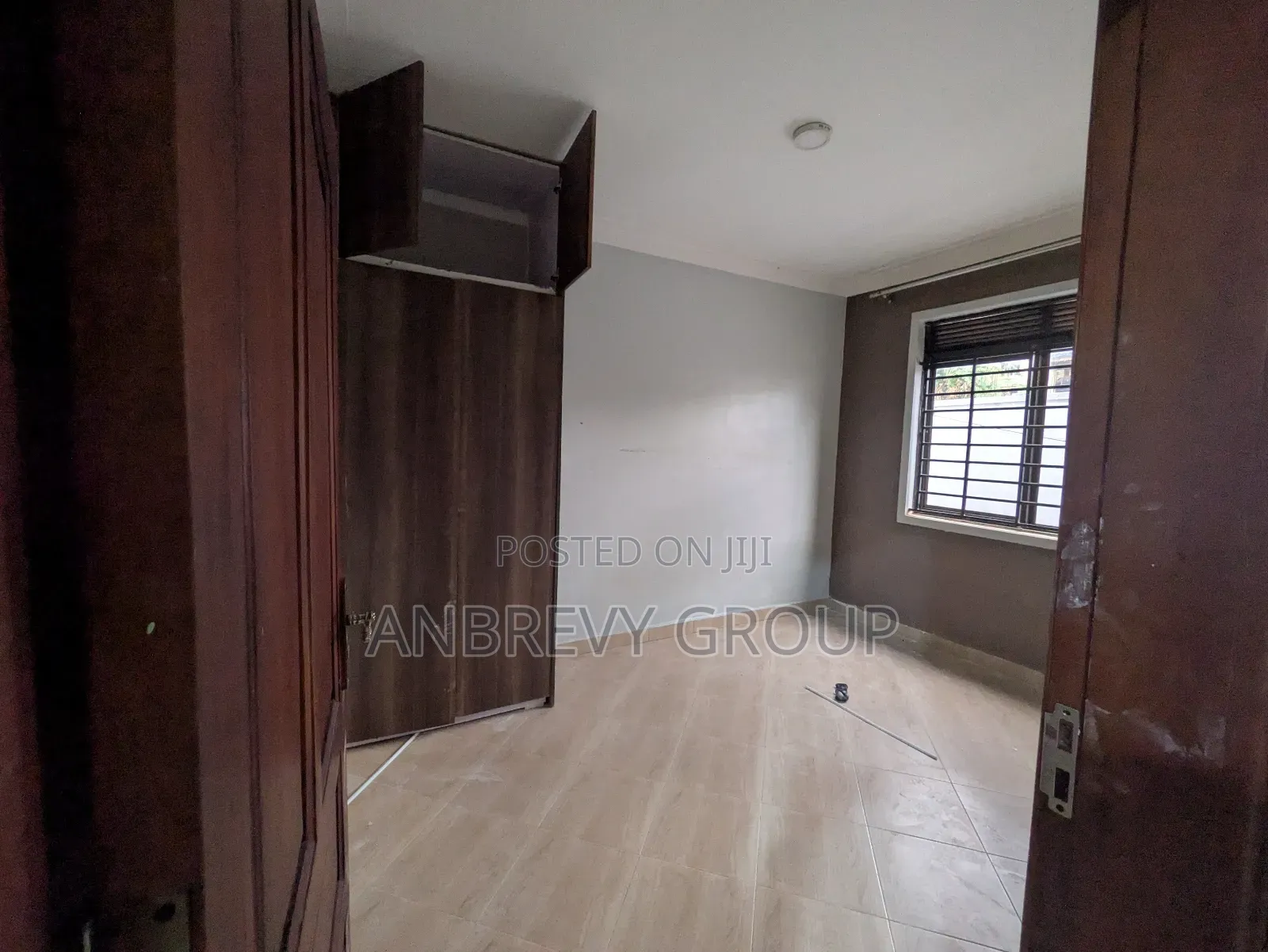 3bdrm Condo in Kira for sale