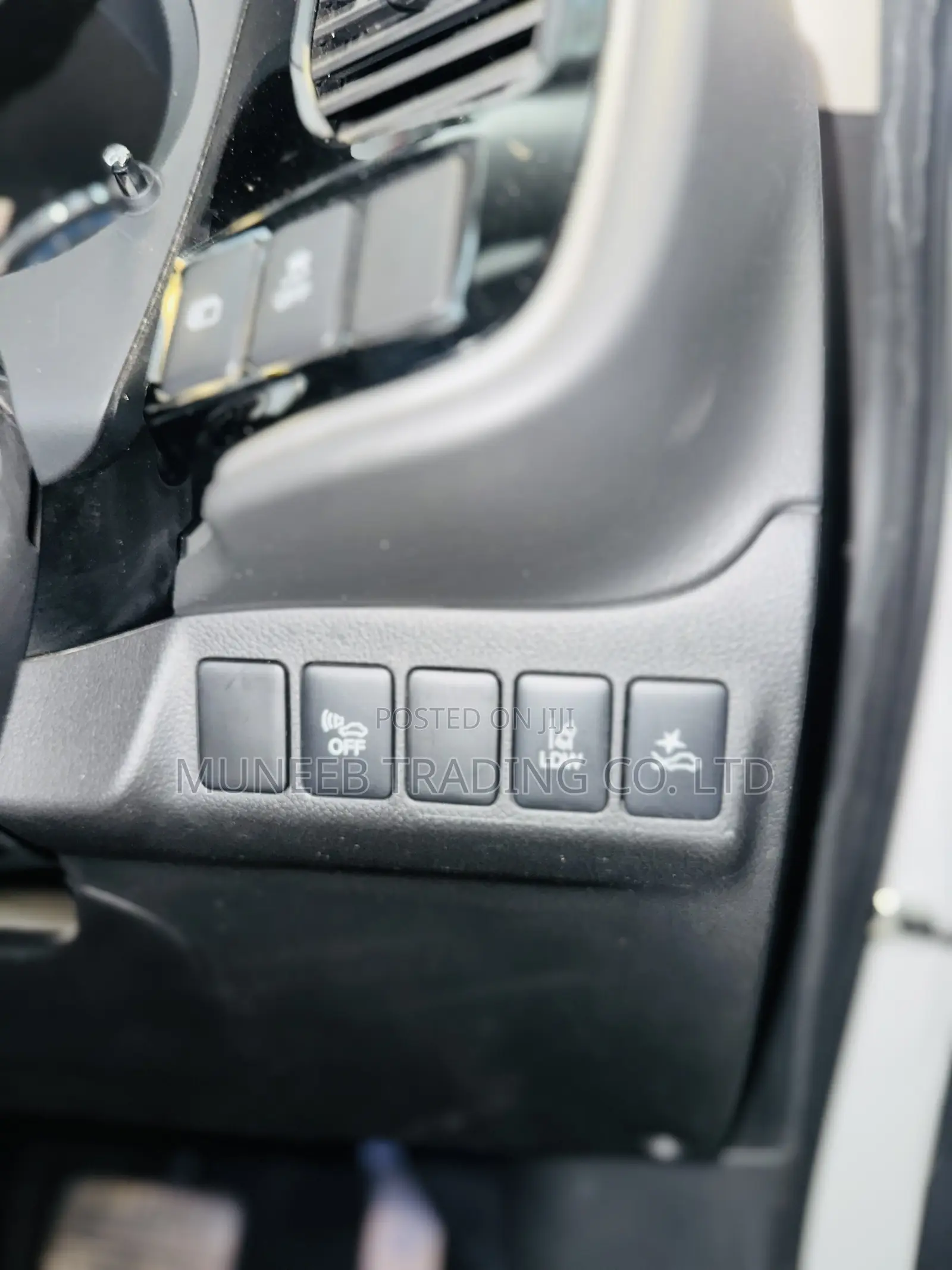 Toyota Harrier 2.0 2020 Black