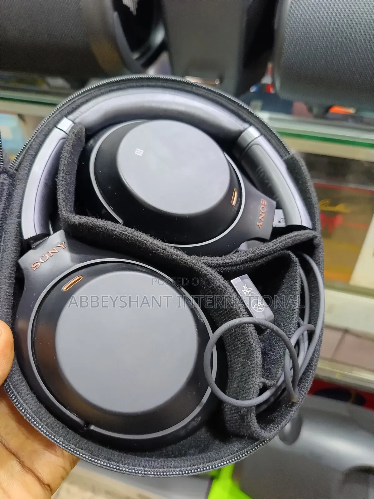 Sony Wh-1000xm3 Headphones Wireless Noise-Canceling Headphones.