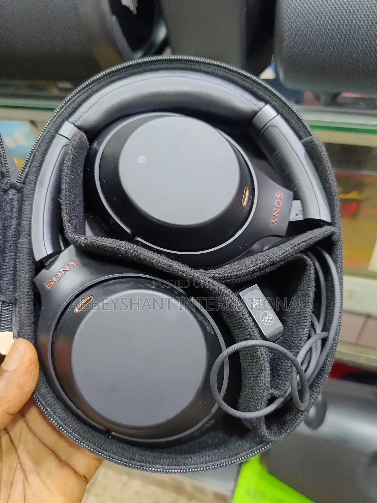 Sony Wh-1000xm3 Headphones Wireless Noise-Canceling Headphones.