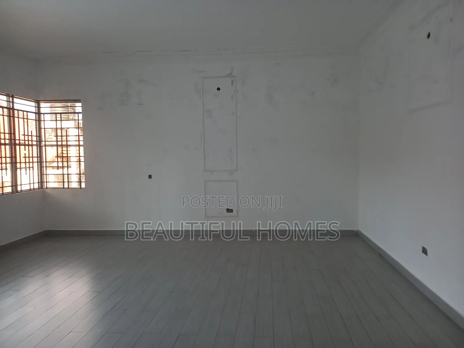 Furnished 5bdrm Maisonette in Kira for sale