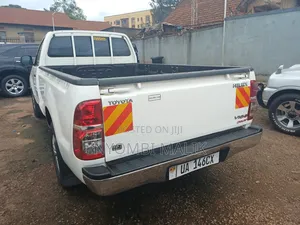 Toyota Hilux 2017 White