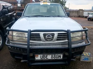 Nissan DoubleCab 2005 Silver