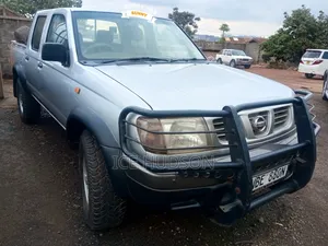 Nissan DoubleCab 2005 Silver