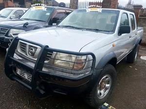 Nissan DoubleCab 2005 Silver