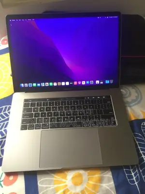 Laptop Apple MacBook Pro 2017 16GB Intel Core i7 SSD 512GB