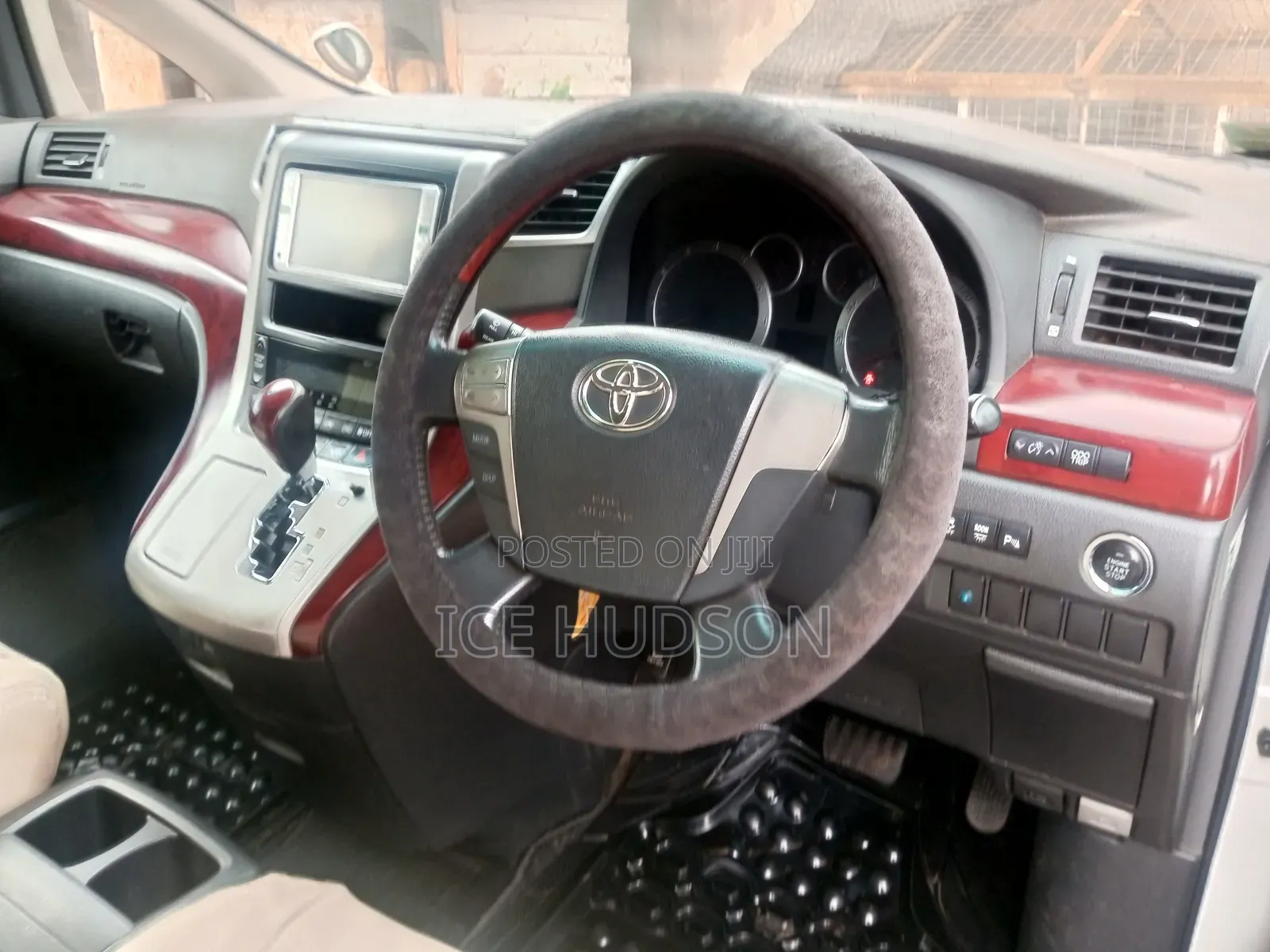 Toyota Alphard 2010 White
