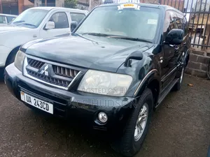 Mitsubishi Pajero 2004 Black
